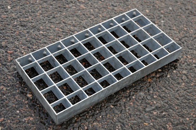 Gitterrost / Stahl feuerverzinkt / 33x33 / 30x2 / 700x1000